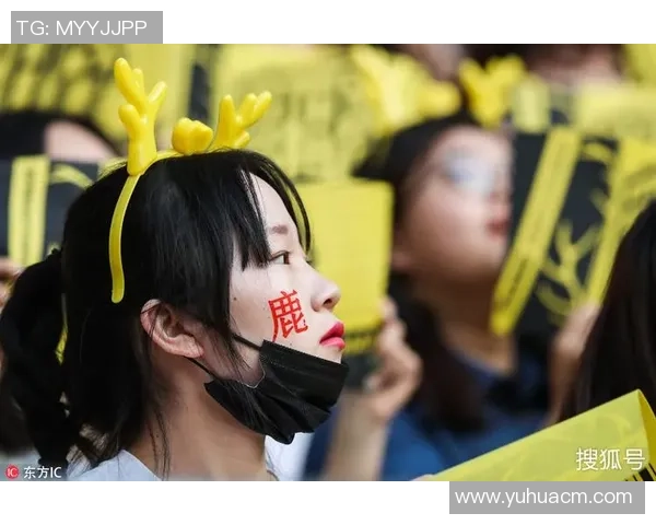 超级企鹅足球明星赛盛况空前球迷热情高涨共同见证精彩瞬间 超级企鹅足球明星赛盛况空前球迷热情高涨共同见证精彩瞬间