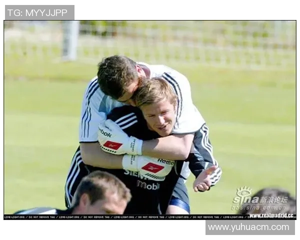 足球明星的笑容背后隐藏的故事与情感分享