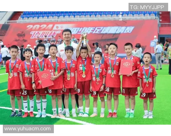 重庆足球队实力分析与未来发展潜力的全面探讨 重庆足球队实力分析与未来发展潜力的全面探讨