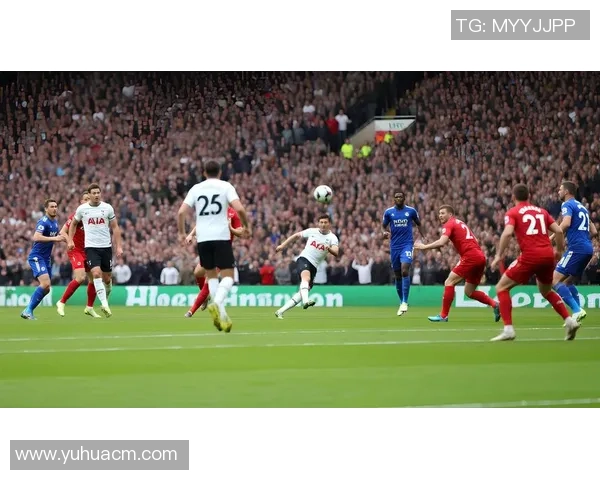 在绿茵场上重生为足球巨星的传奇之旅